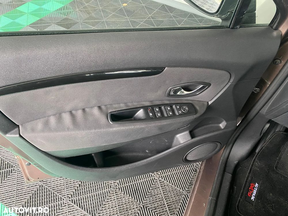 Renault Grand Scenic - 21