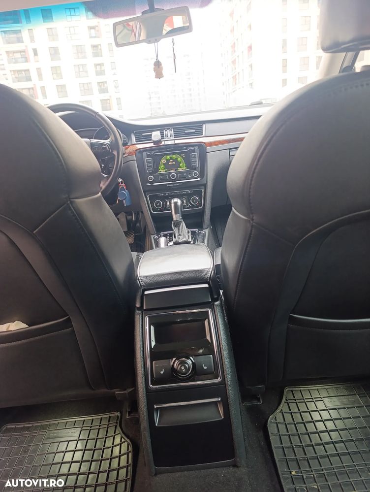 SKODA Superb 2011 — imagine 10