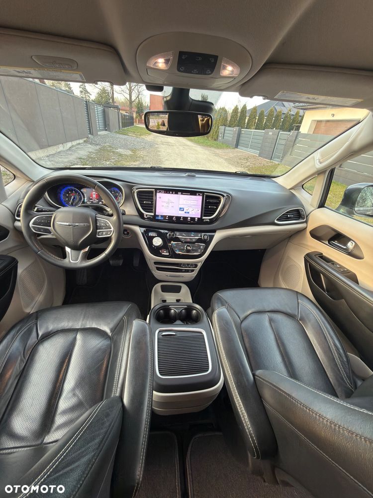 Chrysler Pacifica - 7