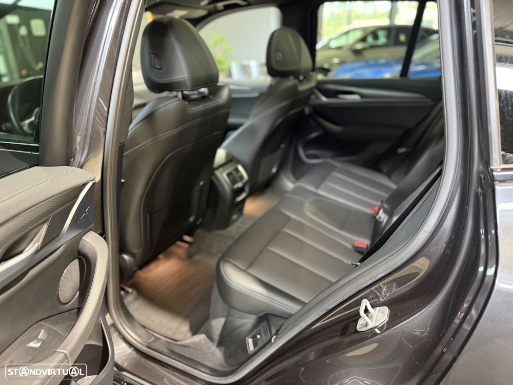 BMW iX3 M Sport Impressive - 18