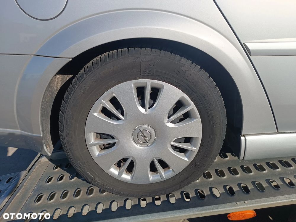 Opel Vectra 2.2 - 28