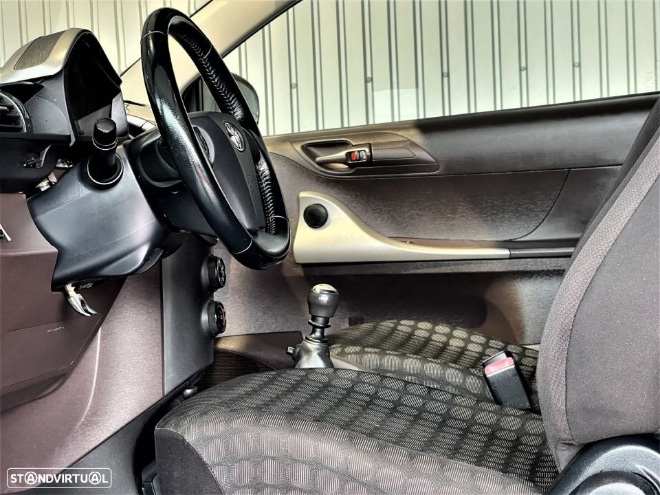 Toyota iQ - 21