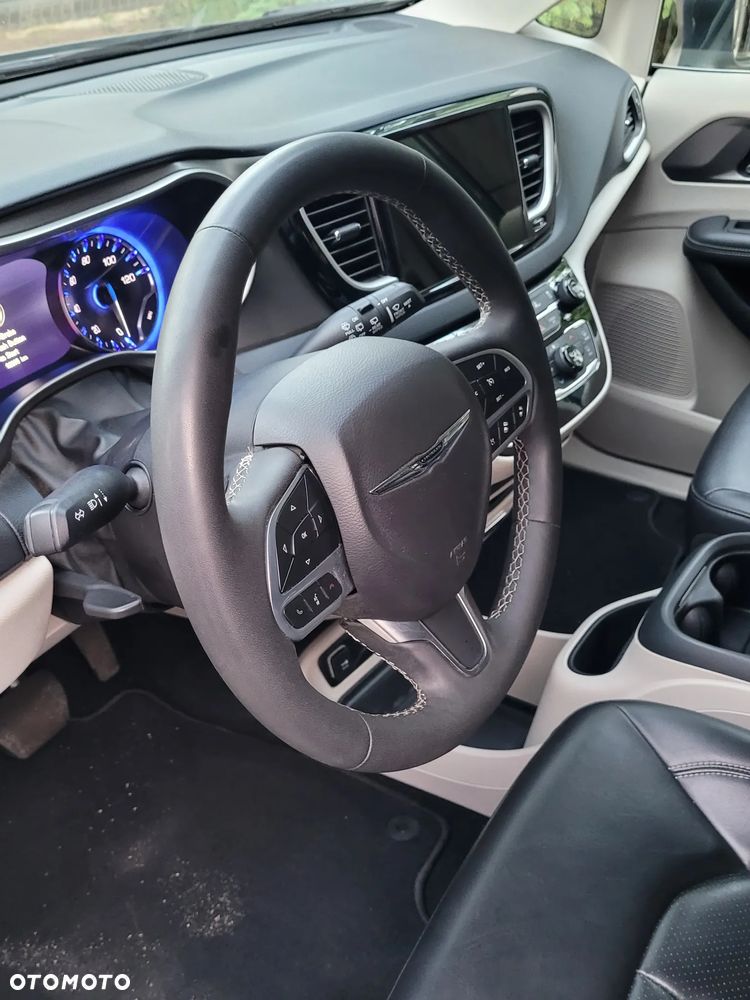 Chrysler Pacifica - 21