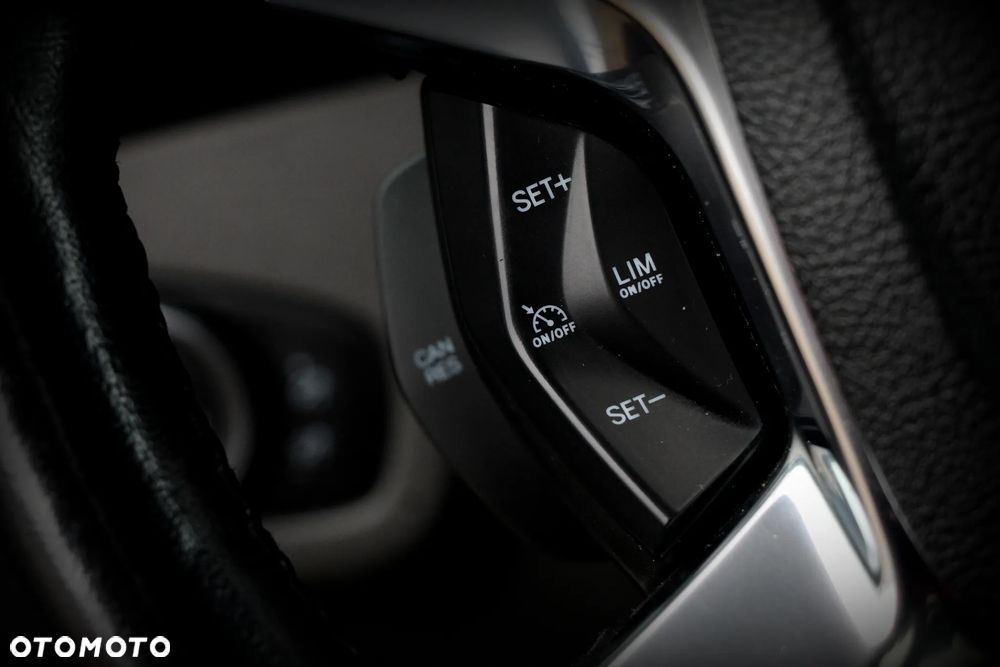 Ford Tourneo Connect Grand - 33