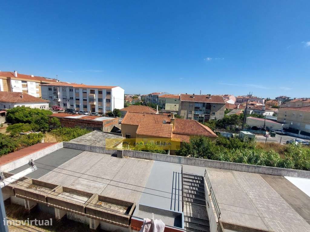 T2 com garagem , arrecadação, despensa e varanda fechada - Algueirão - Grande imagem: 5/23