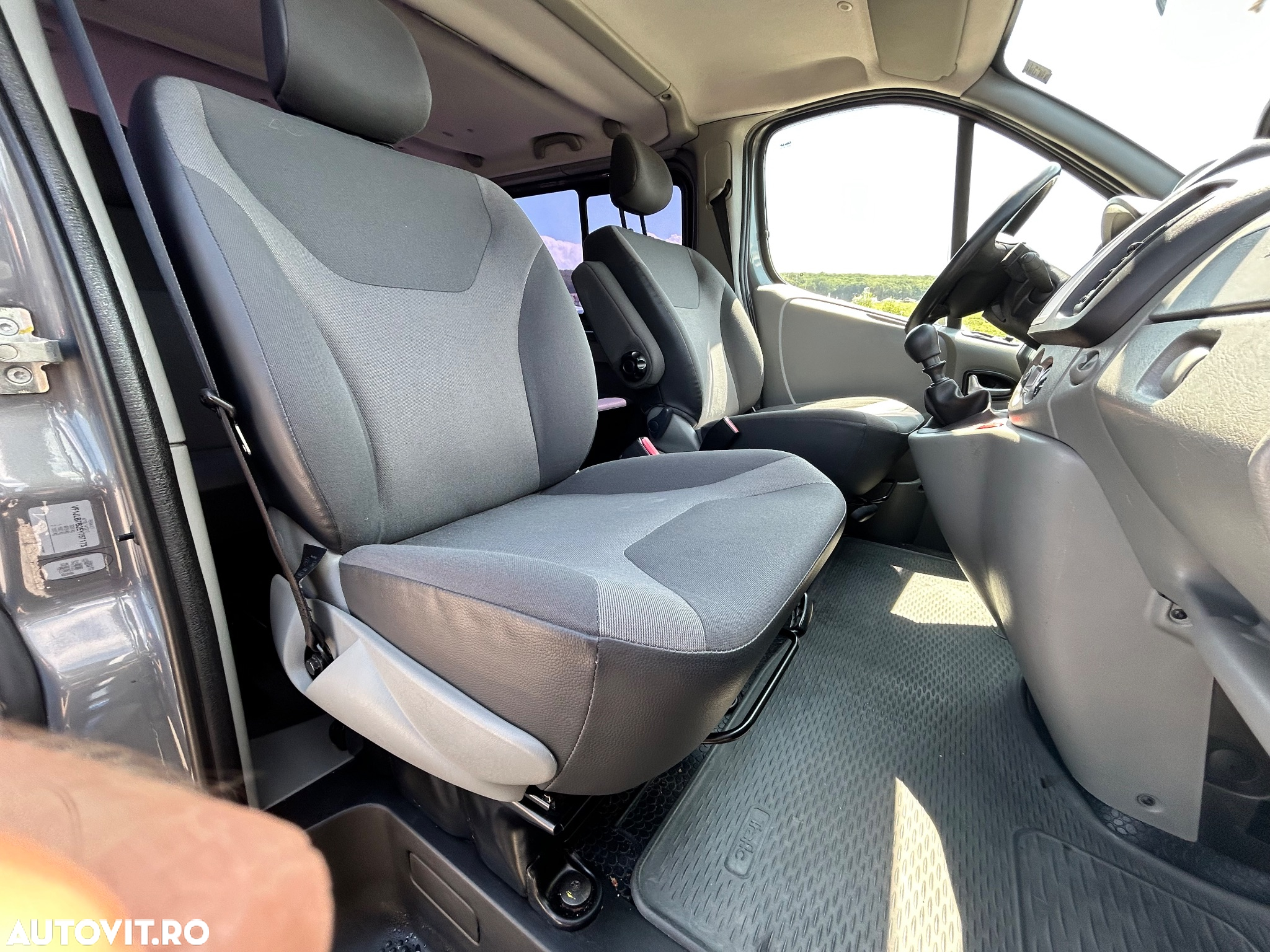 Renault Trafic 2.0 dCi 115 FAP Passenger Black Edition - 18