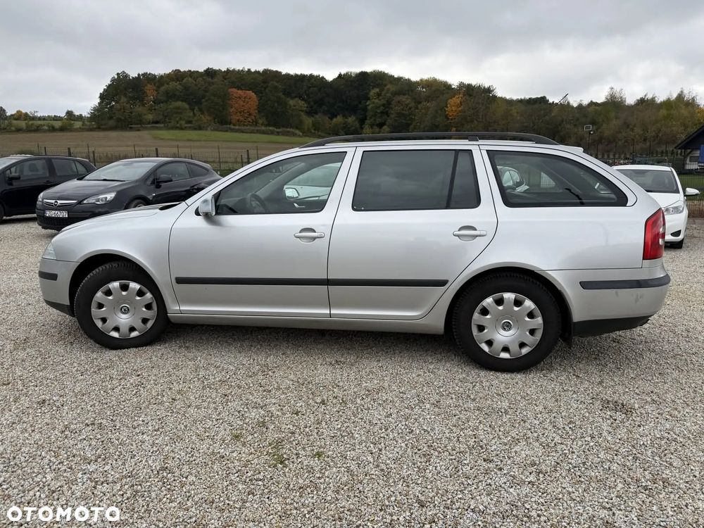 Skoda Octavia 1.6 Combi Ambiente - 9