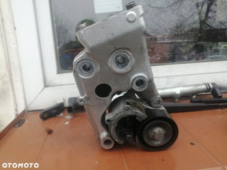 SILNIK 2.0 16V RFN EW10j łapa silnika prawa - 2