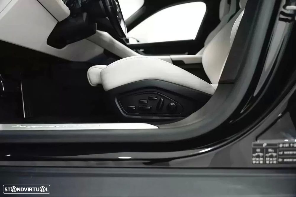 Porsche Taycan Turbo - 23