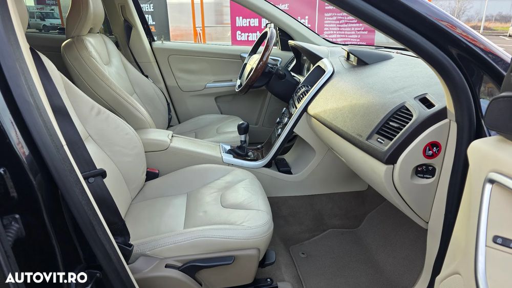 Volvo XC 60 D5 AWD - 25