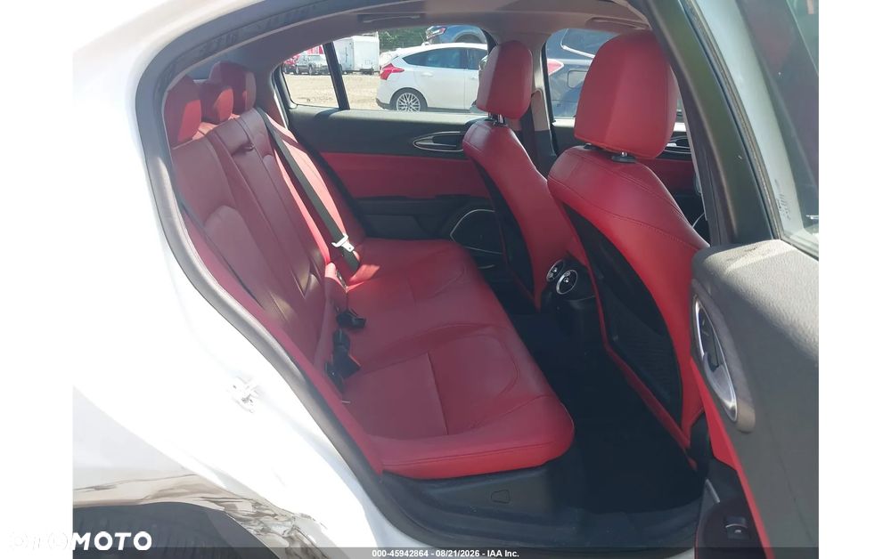 Alfa Romeo Giulia - 9