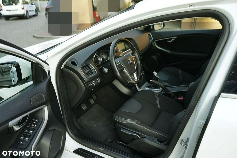 Volvo V40 D2 - 10