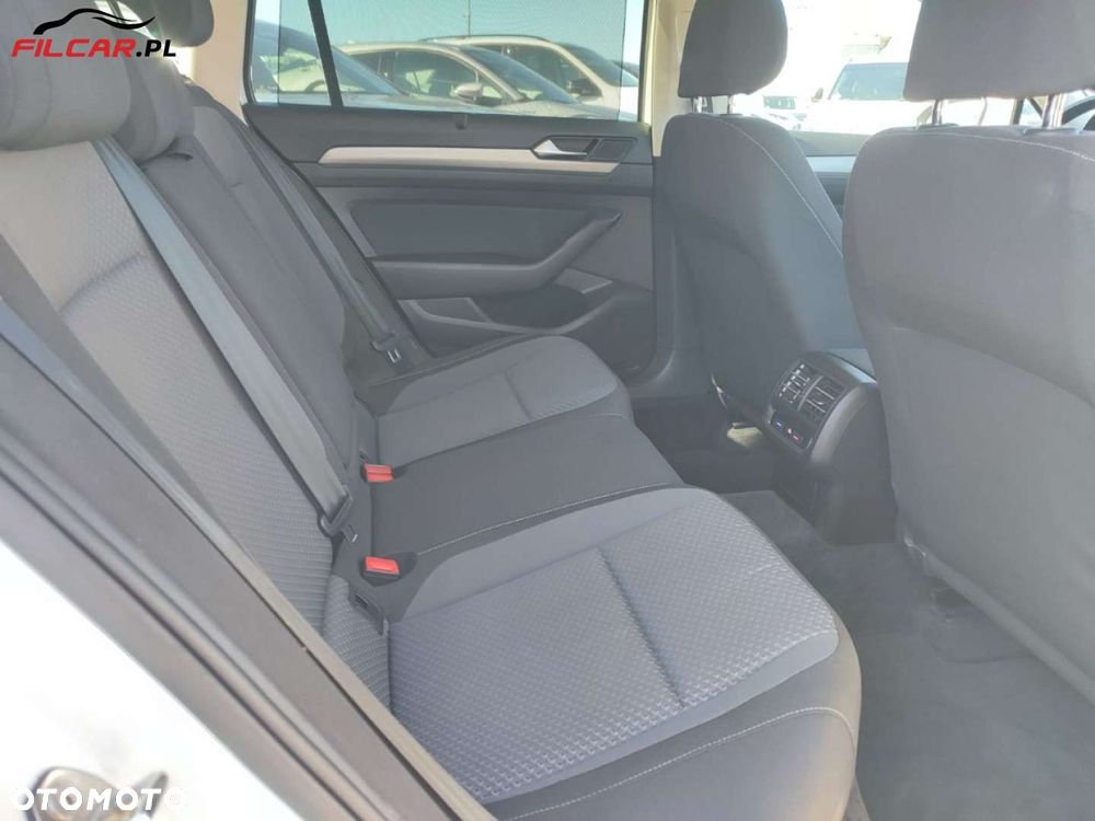 Volkswagen Passat - 17