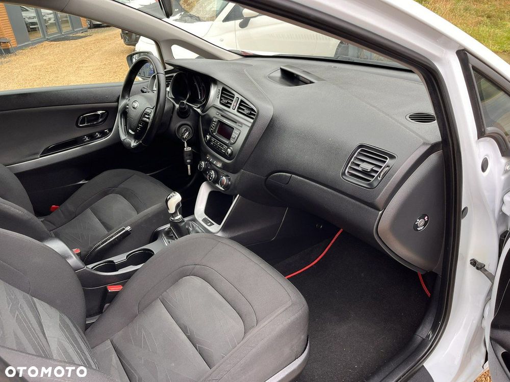 Kia Ceed 1.6 GDI Dream Team Edition - 20