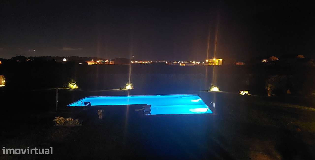 Moradia T4 Inserida em Condomínio Fechado com Jardim e Piscina - Grande imagem: 5/5