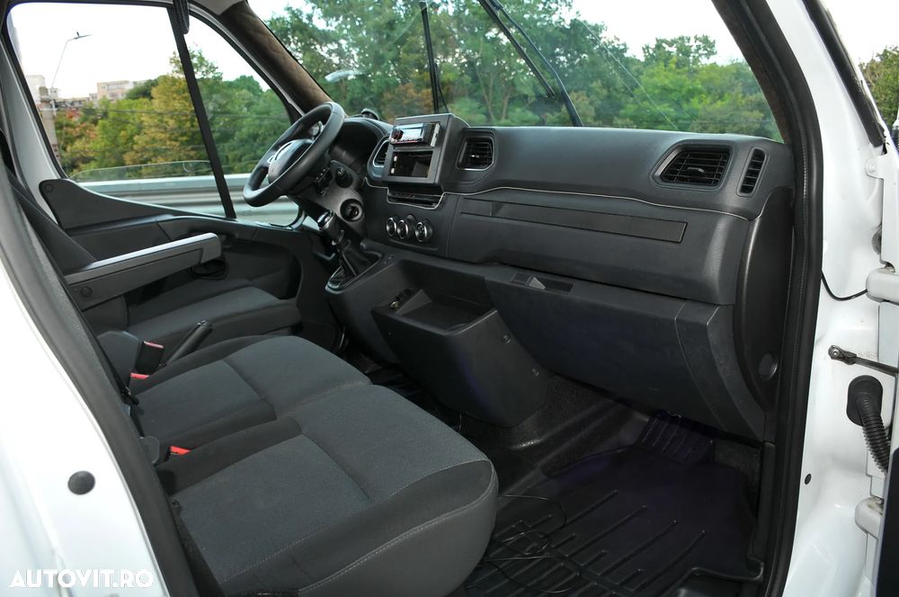 Renault Master cu lift - 27