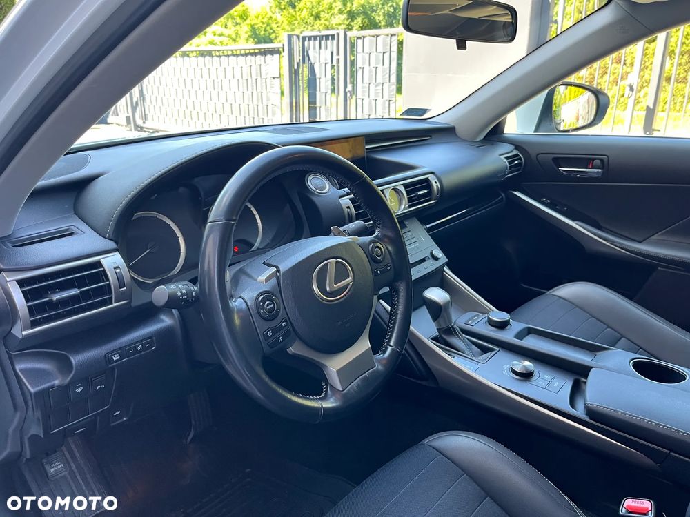 Lexus IS 200t Elite - 15
