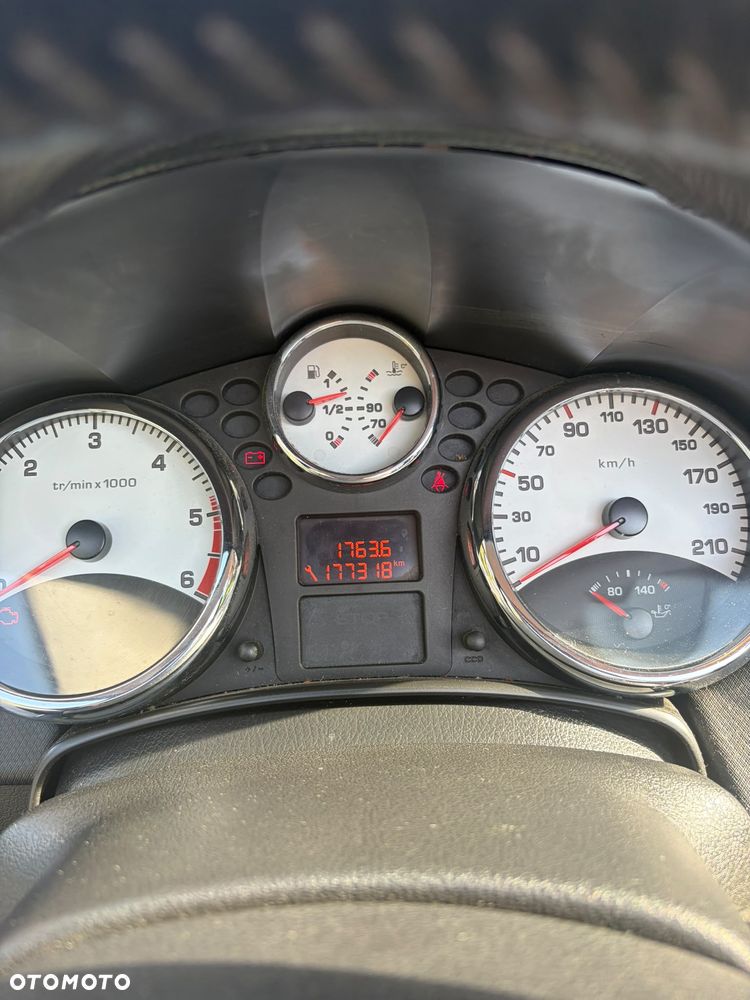Peugeot 207 CC 1.6 HDi Premium - 10