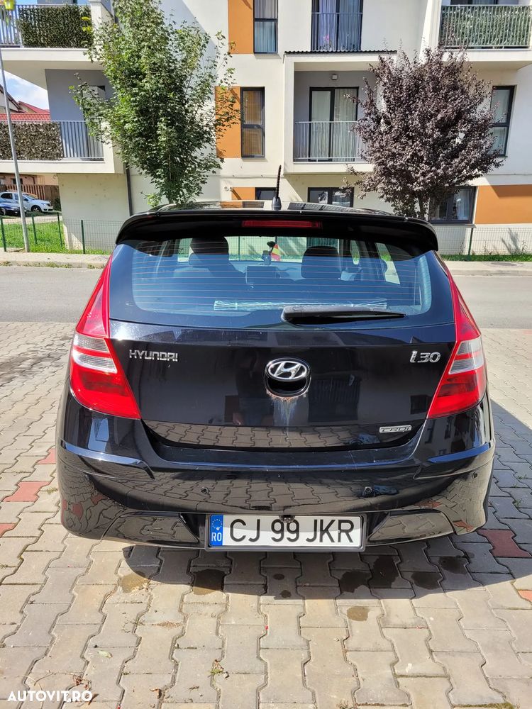 Hyundai i30 1.6 CRDI FIFA WM Edition - 2