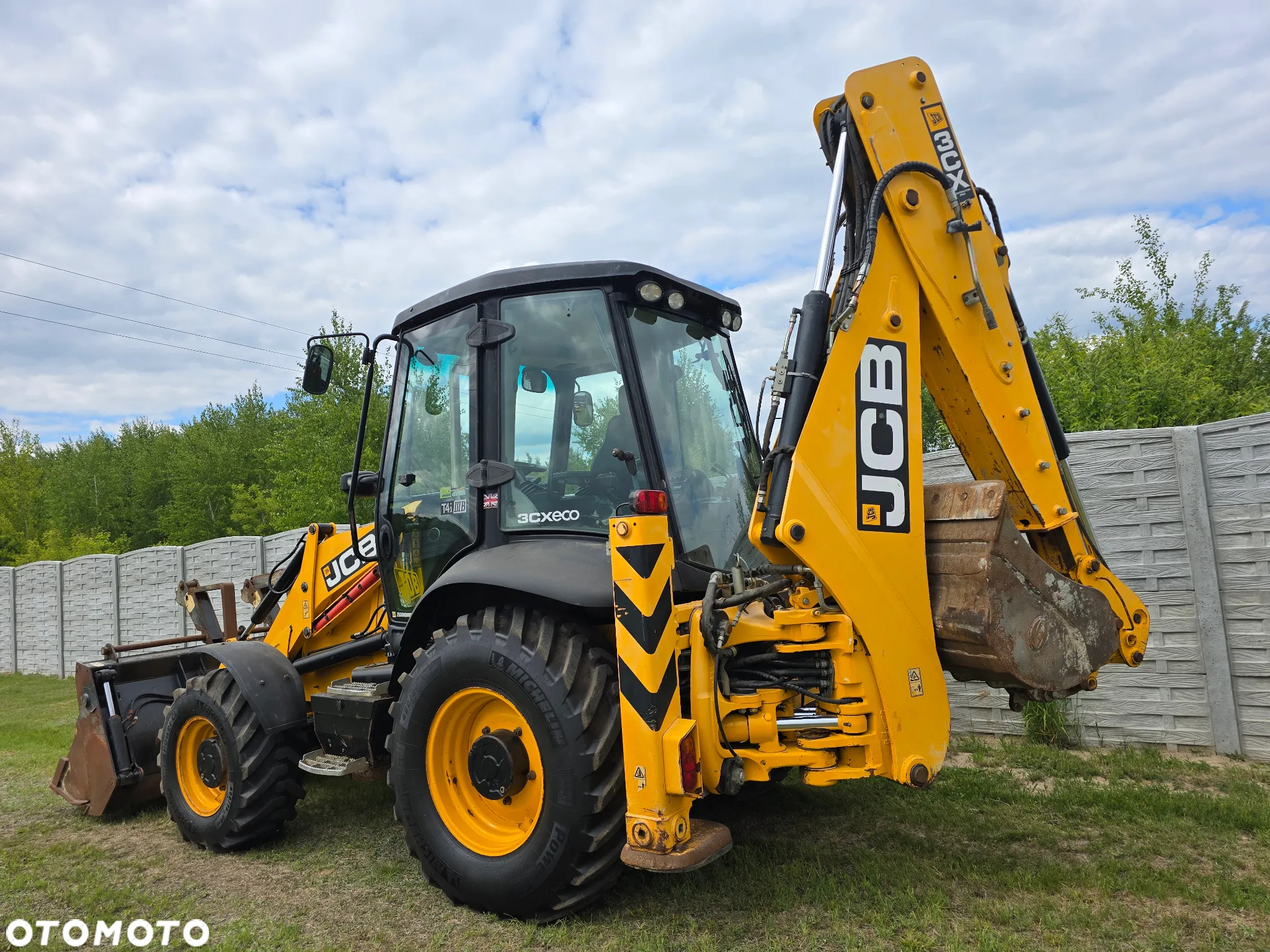 JCB - 7