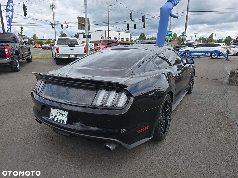 Ford Mustang 5.0 V8 GT - 4