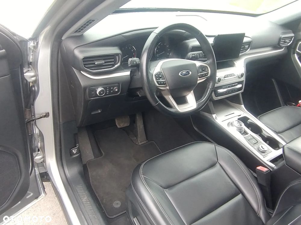 Ford Explorer - 19