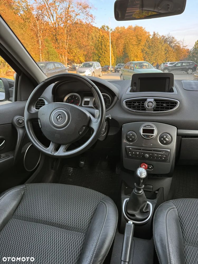 Renault Clio - 19