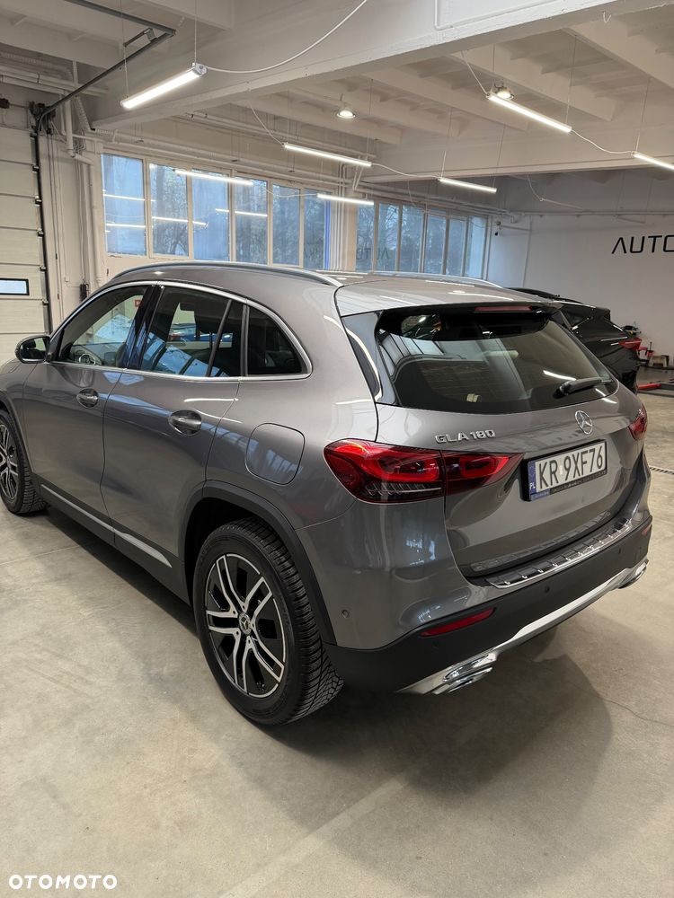 Mercedes-Benz GLA 180 Progressive - 2