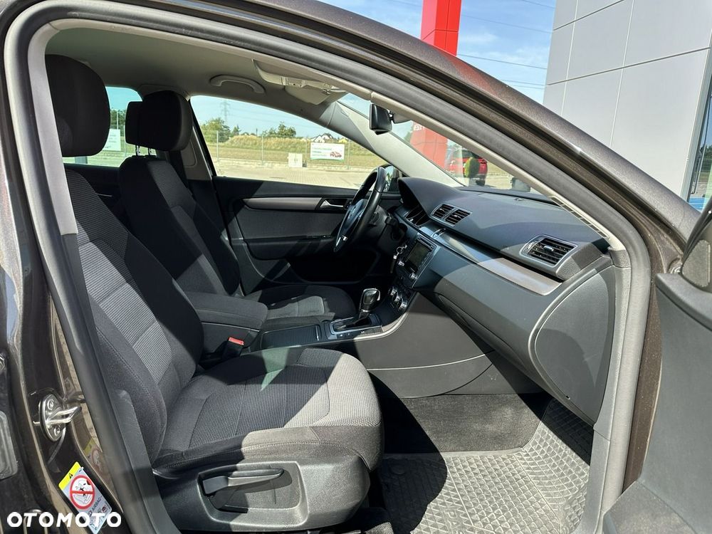 Volkswagen Passat Variant 2.0 Blue TDI DSG SCR Highline - 16