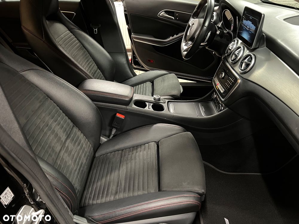 Mercedes-Benz CLA 200 7G-DCT AMG Line - 23