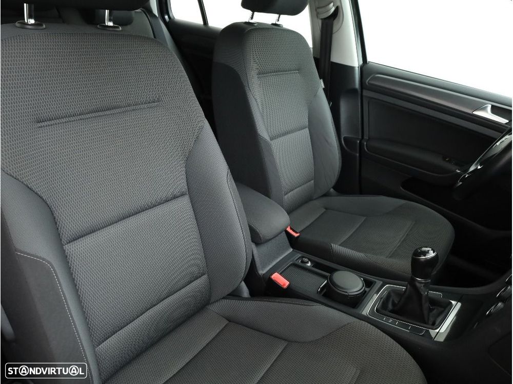 VW Golf Variant 1.6 TDi Confortline - 13