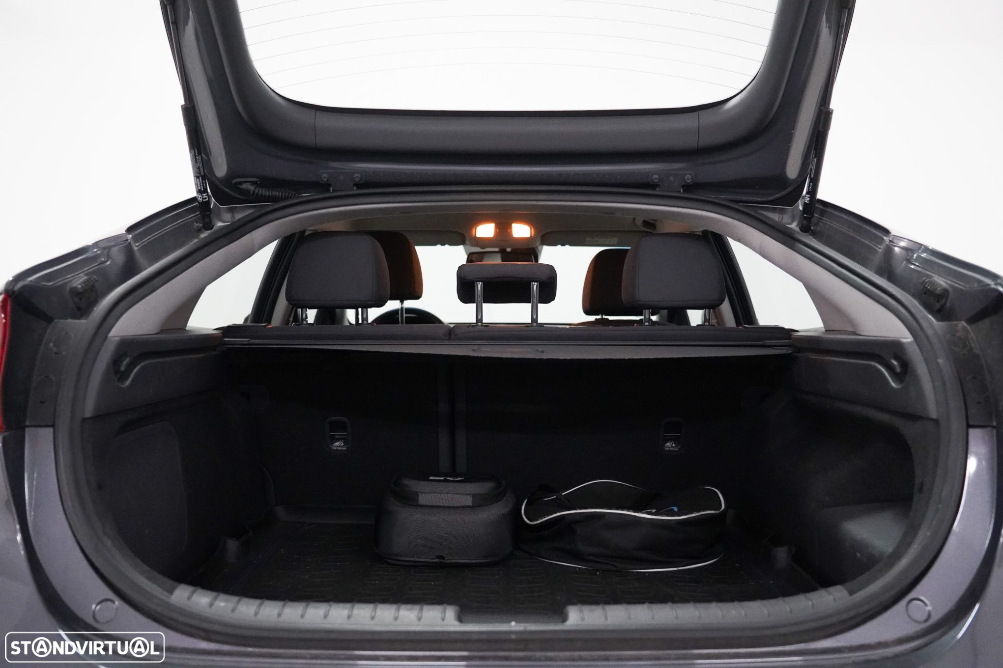 Hyundai Ioniq 1.6 GDI PHEV Tech - 21