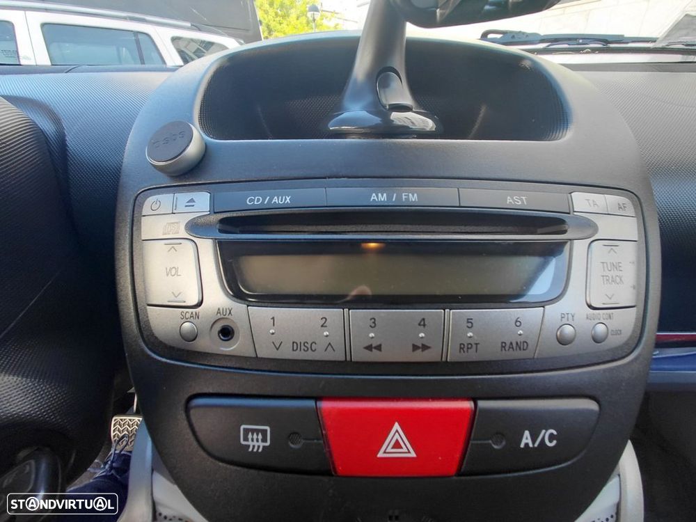 Peugeot 107 1.0 Black&Silver - 31