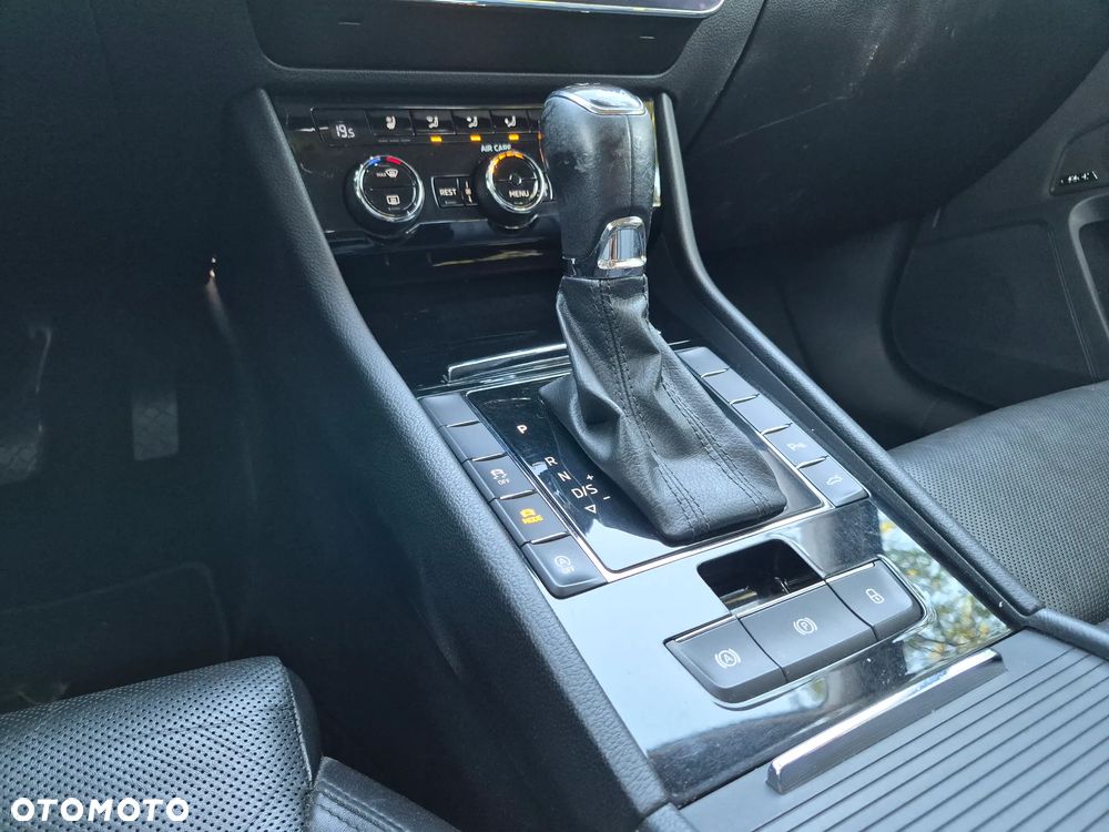 Skoda Superb 2.0 TDI 4x4 L&K DSG - 29