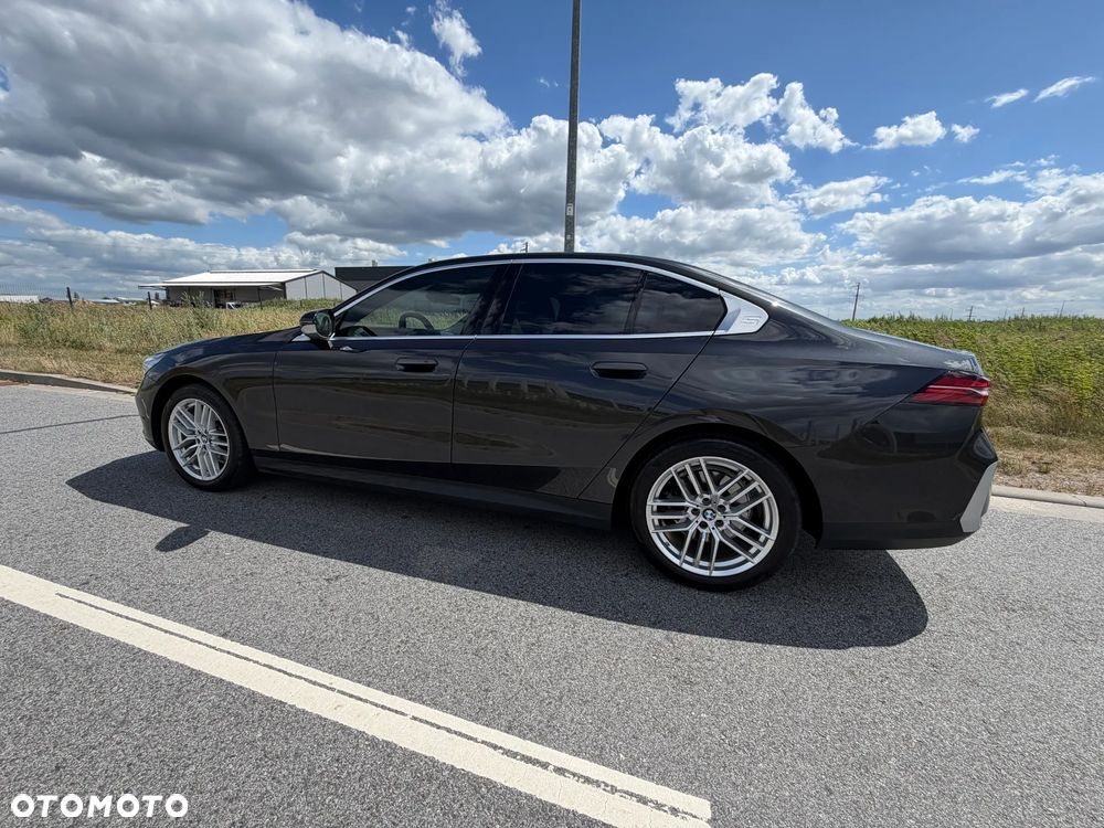 BMW Seria 5 520i mHEV - 18