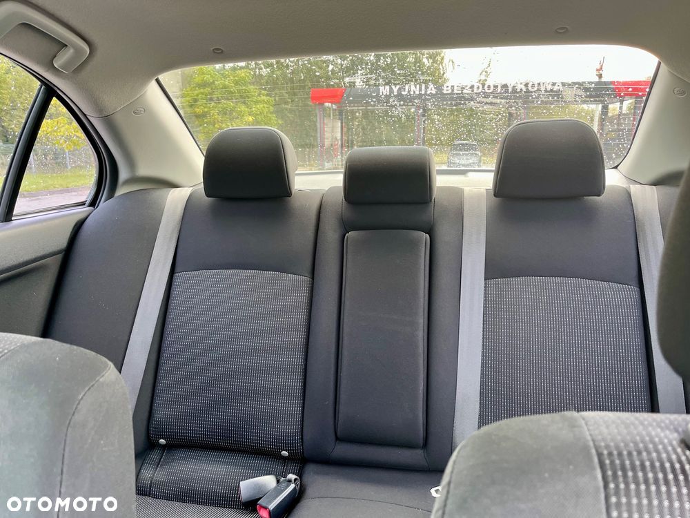 Mitsubishi Lancer 1.8 Inform - 12