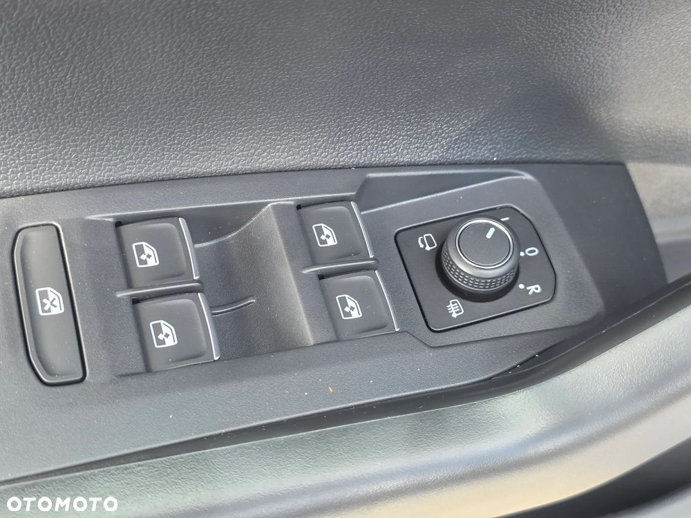 Volkswagen Polo 1.0 TSI R-Line Plus DSG - 27