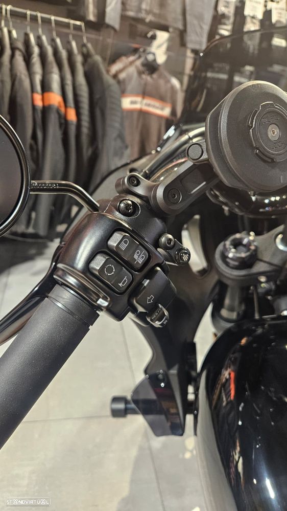Harley-Davidson Low Rider ST - 12
