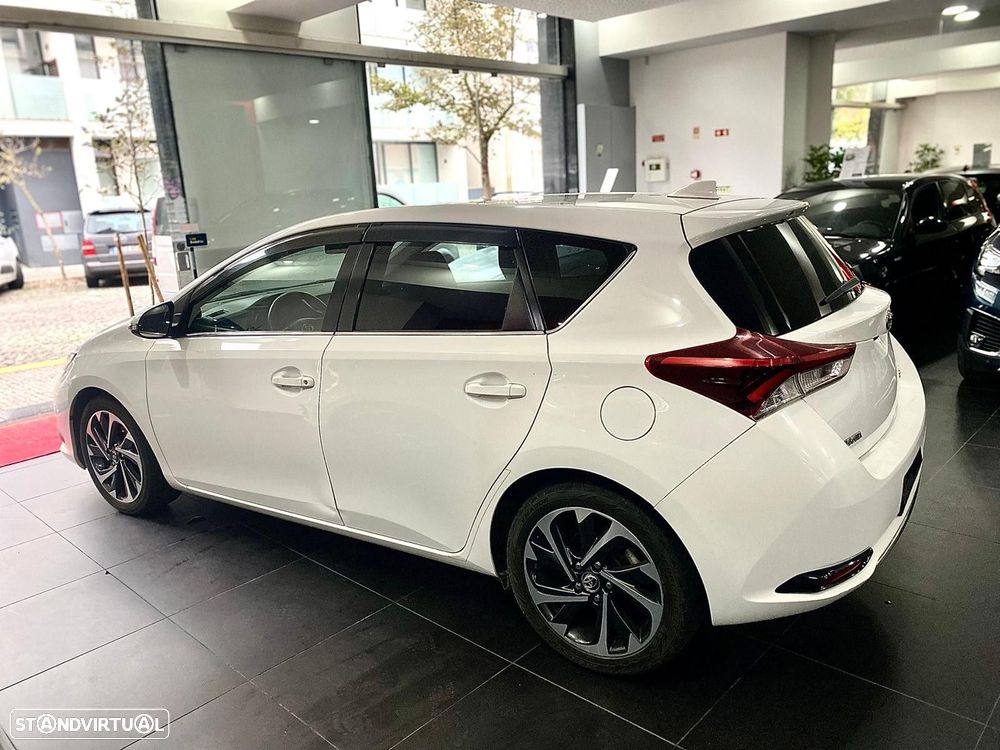 Toyota Auris 1.6 D-4D Exclusive - 6
