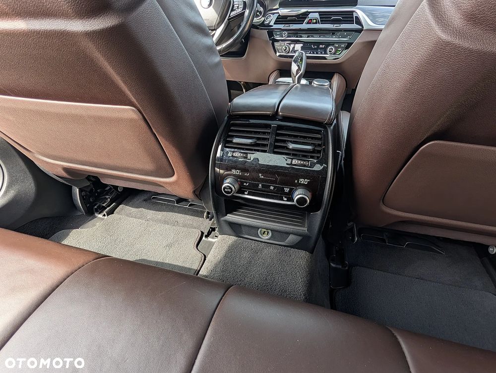 BMW Seria 5 530i Luxury Line - 29