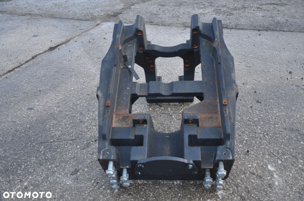 WSPORNIK RAMA DEUTZ FAHR 8280 TTV - 4