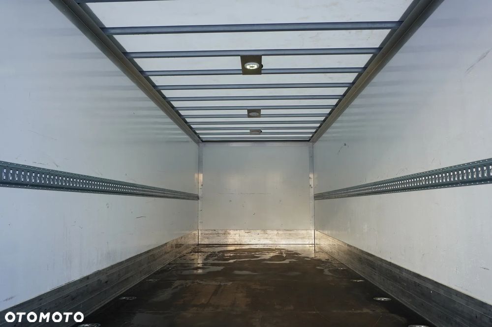 DAF LF 12.210 kontener 18 palet z windą / 50 tys.km /2024 - 8