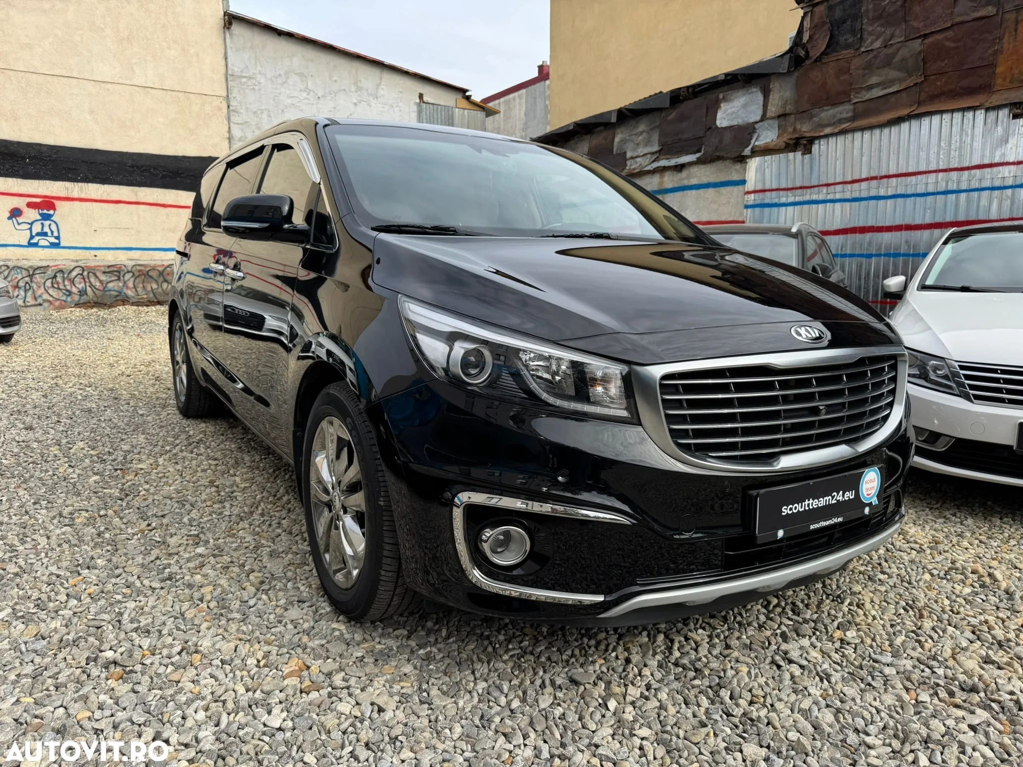 Kia Carnival - 2