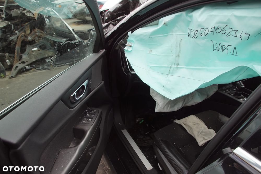 Auto na części - Volvo V60 II 2.0 D4 190 KM D4204T14 TG-81SC 717 2020R Silnik Skrzynia Drzwi Błotnik Zderzak Lampa Lusterko Klamka Szyba Deska Kokpit Sterownik Moduł Czujnik Licznik Wyświetlacz Panel Kierownica - 11