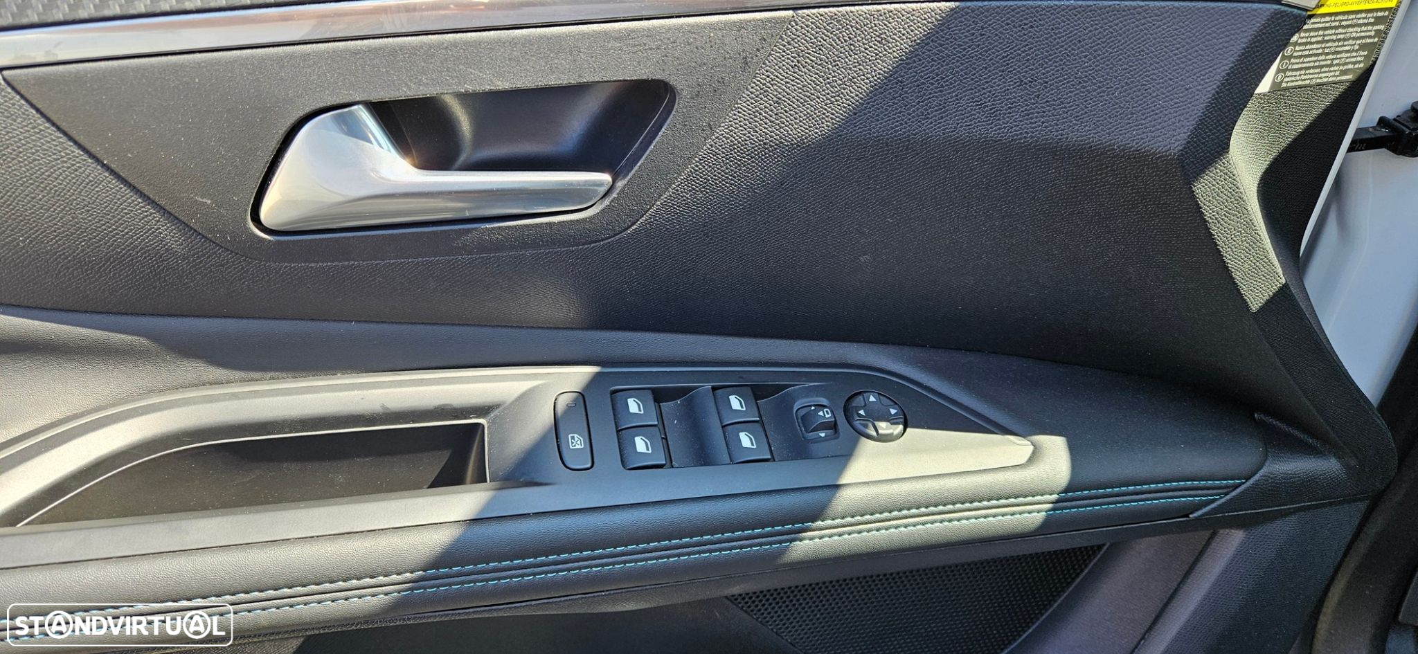 Peugeot 3008 1.6 Hybrid Allure e-EAT8 - 22