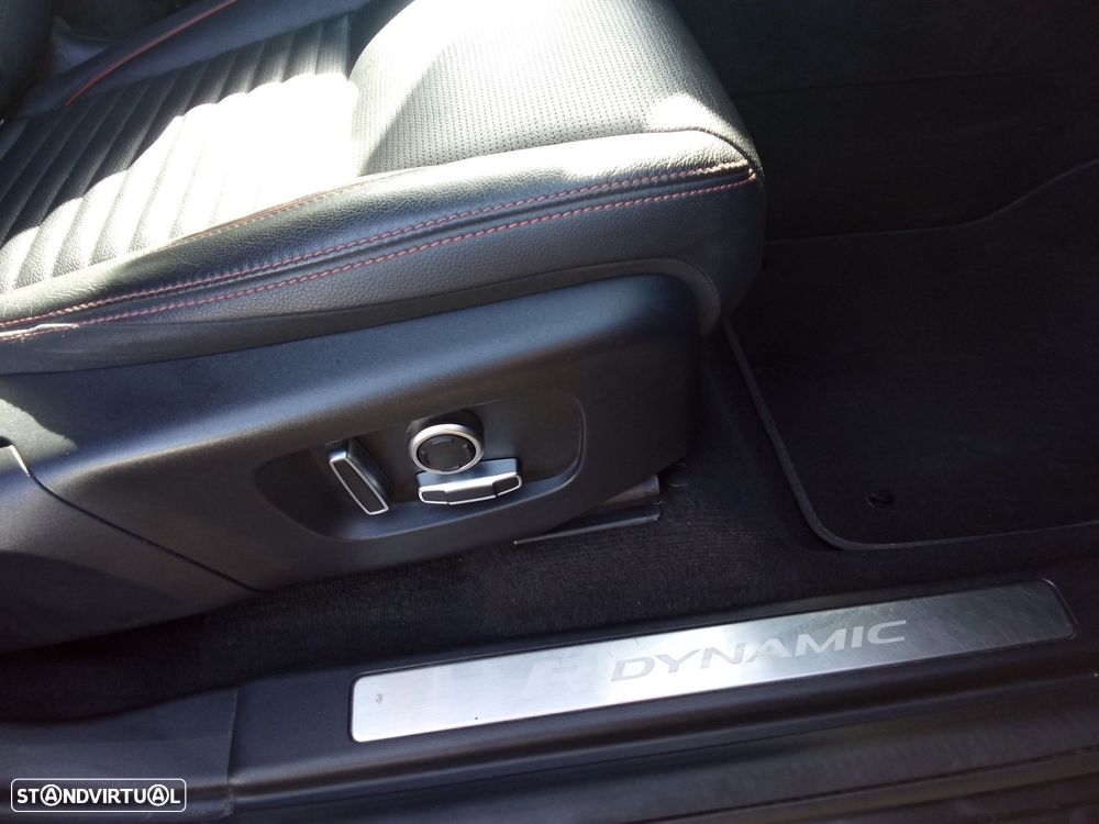 Land Rover Discovery Sport 2.0 D165 R-Dynamic - 32