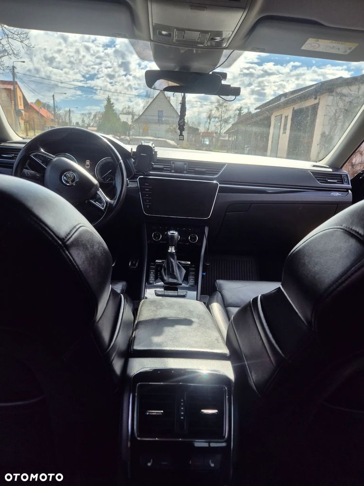 Skoda Superb 2.0 TDI 4x4 L&K DSG - 26