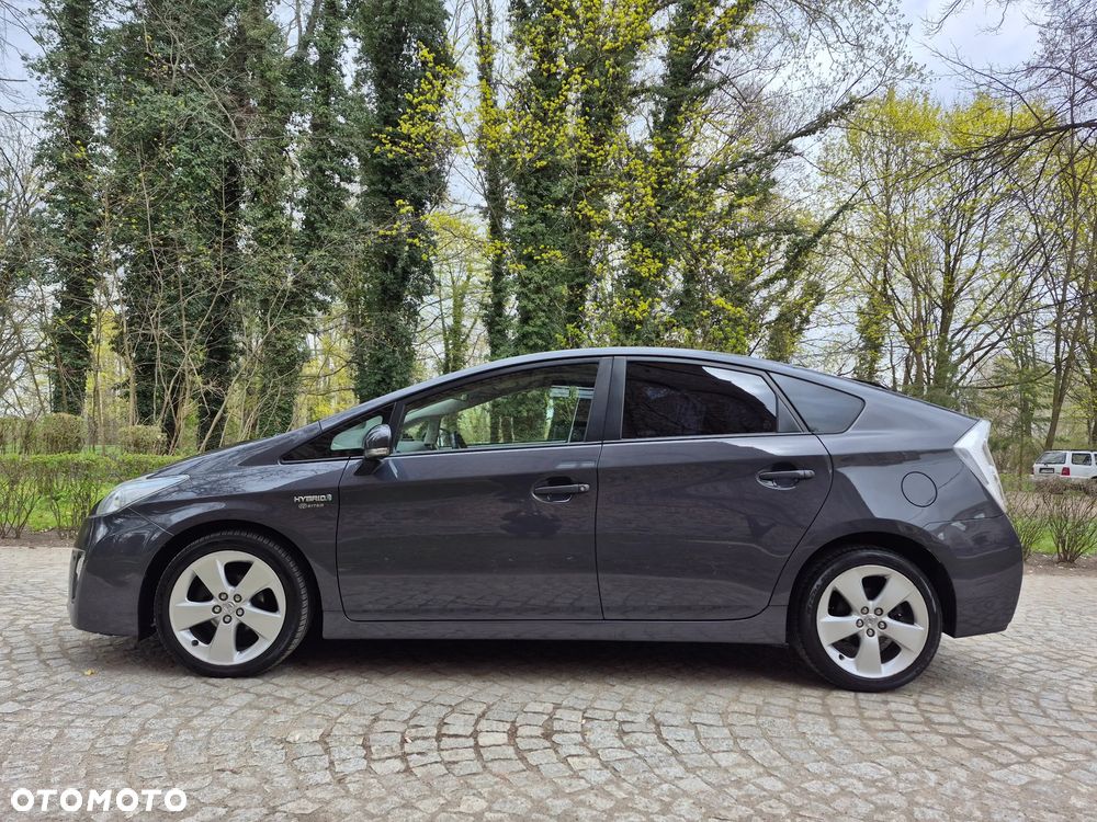 Toyota Prius (Hybrid) Executive - 8