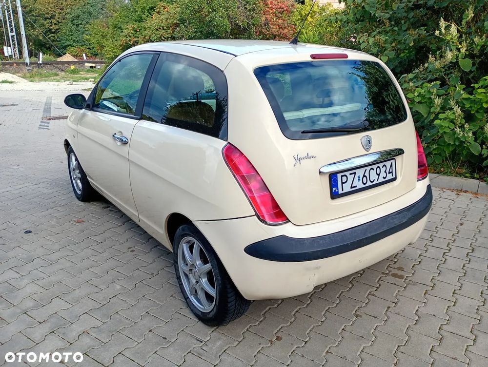 Lancia Ypsilon - 10
