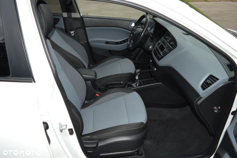 Hyundai i20 - 18